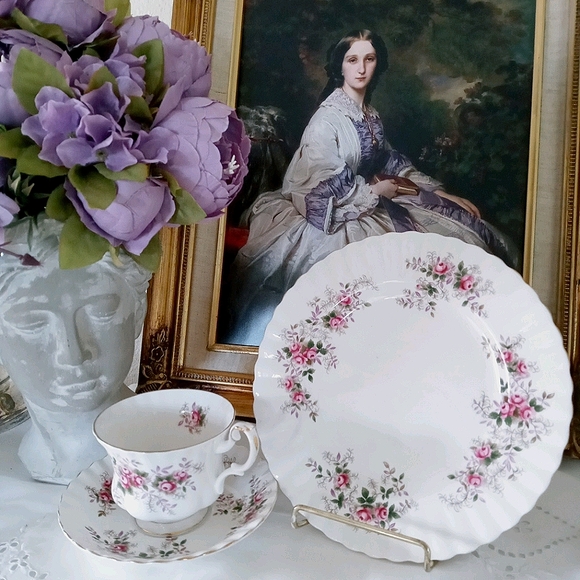 Royal Albert Lovely Romantic Tea Cup Set - Picture 1 of 5